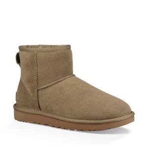 Women's UGG Classic Mini II Genuine Shearling Lined Boot, size 5 in Antelope Sue